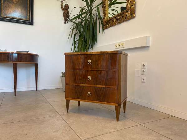 Sale Restaurierte Biedermeier Kommode Nussholz A5046